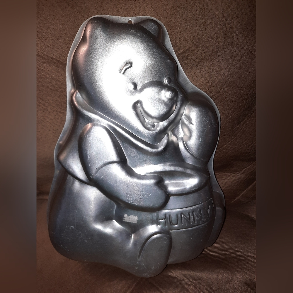 Vintage winnie the pooh cake pan